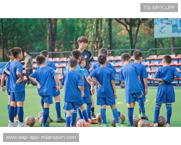 青少年球员心理健康教育纳入训练体系，简述青少年足球运动员的心理训练方法