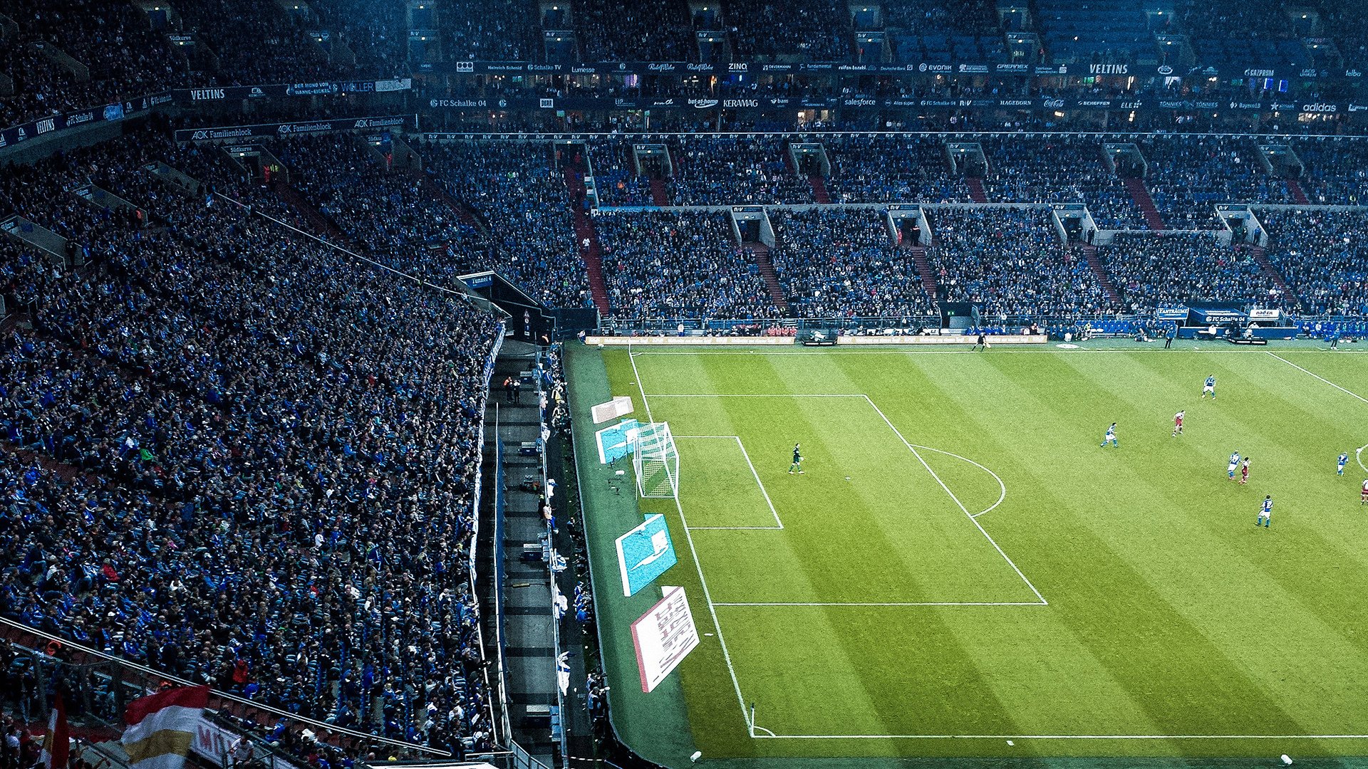 AC Milan官方APP下载-球员在比赛中完成精彩助攻获得现场掌声，球员赞助